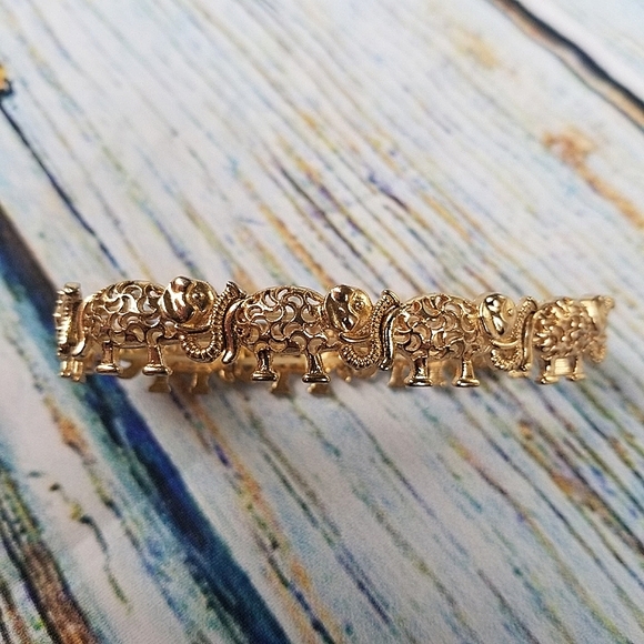 Lucky Elephants, Golden Stretch Bracelet - Picture 4 of 5